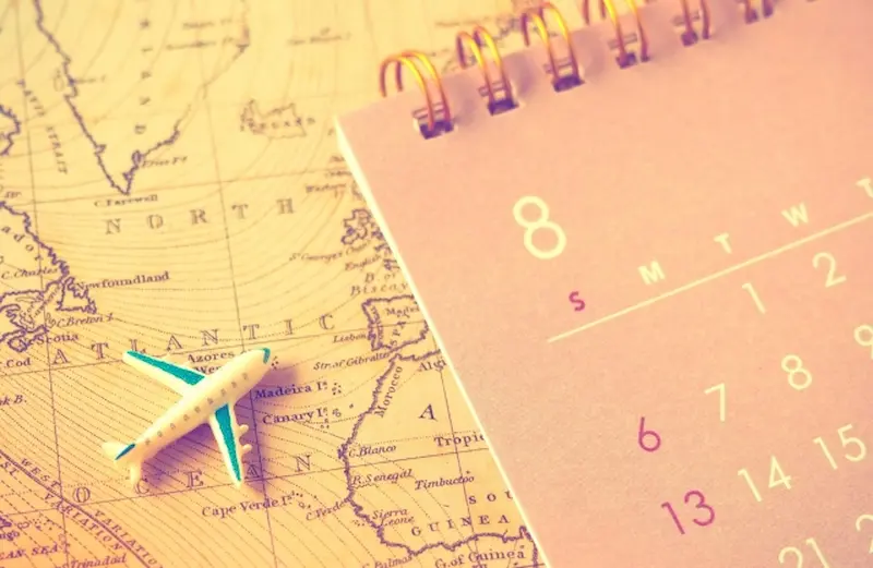 飛行機とカレンダー
